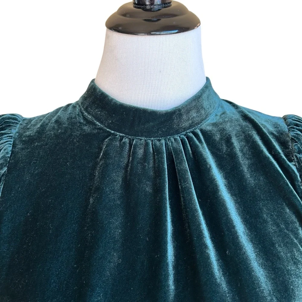 Boden puff sleeve velvet top dark green sz 10